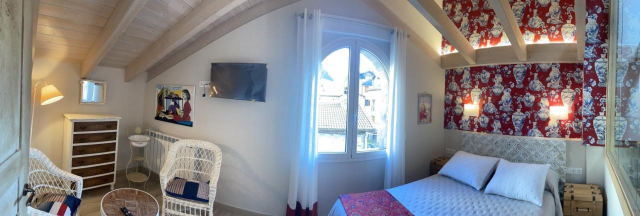Apartamentos Casa Isabale Biescas  Eksteriør bilde